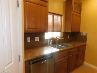 Photo #3: 2467802 Listing 