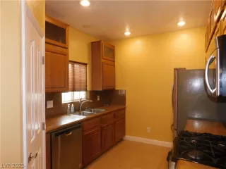 Photo #4: 2467802 Listing 