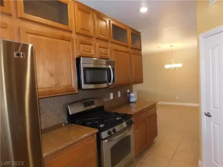 Photo #5: 2467802 Listing 