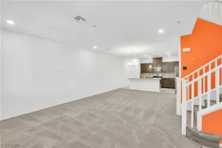 Photo #4: 2467813 Listing