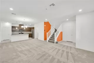 Photo #5: 2467813 Listing