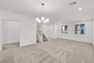 Photo #6: 2467813 Listing