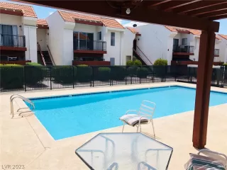 Photo #3: 2467820 Listing 