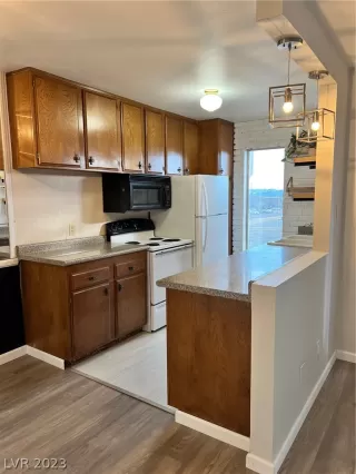 Photo #5: 2467820 Listing 