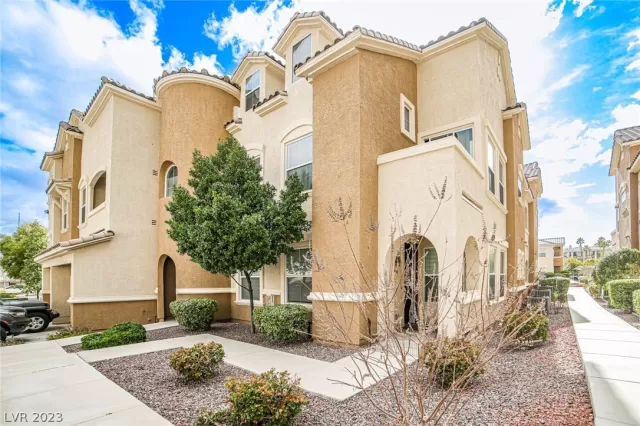 MLS: 2467823 Condo For Sale