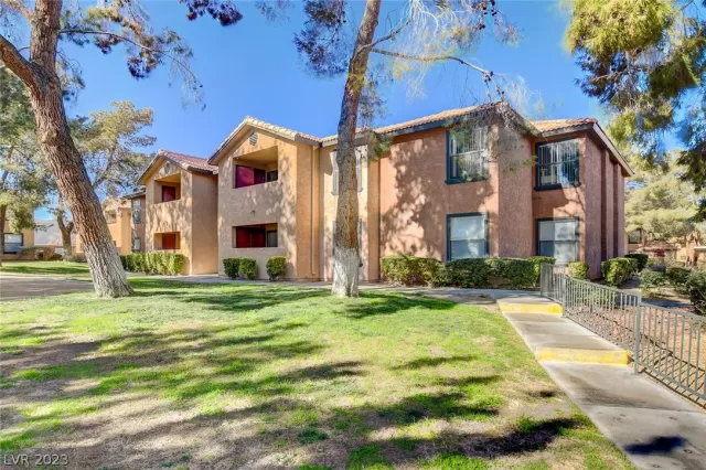 MLS: 2467825 Condo For Sale