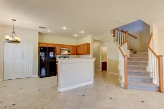 Photo #4: 2467831 Listing