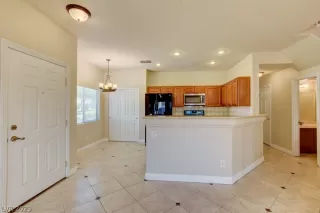 Photo #5: 2467831 Listing