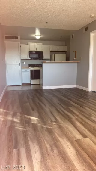 Photo #3: 2467834 Listing 