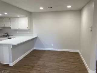 Photo #3: 2467874 Listing 