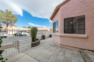 Photo #4: 2467882 Listing