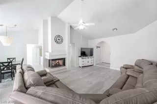 Photo #6: 2467882 Listing