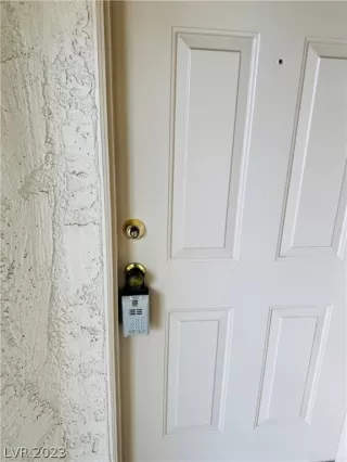 Photo #2: 2467909 Listing