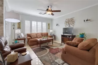 Photo #3: 2467921 Listing