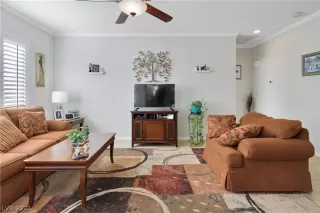 Photo #5: 2467921 Listing