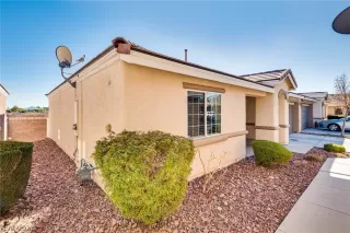 Photo #2: 2467926 Listing