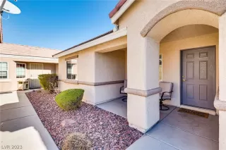 Photo #3: 2467926 Listing