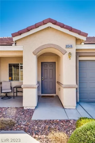 Photo #4: 2467926 Listing