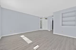 Photo #2: 2467931 Listing