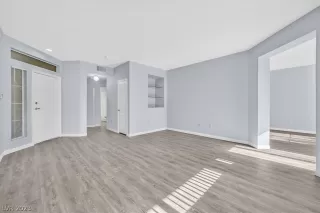 Photo #4: 2467931 Listing