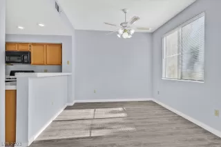 Photo #5: 2467931 Listing