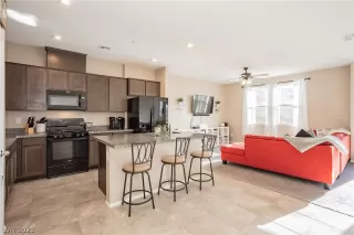 Photo #3: 2467946 Listing 