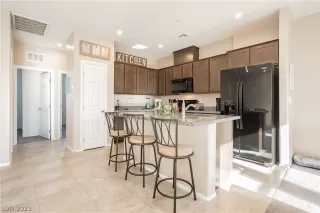 Photo #4: 2467946 Listing 