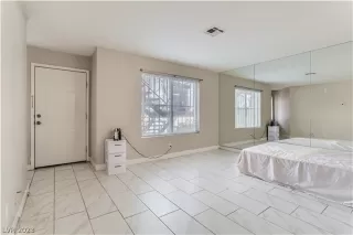 Photo #3: 2467954 Listing