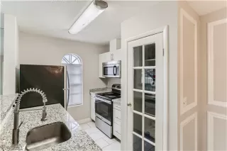 Photo #4: 2467954 Listing