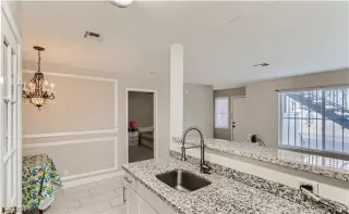 Photo #5: 2467954 Listing