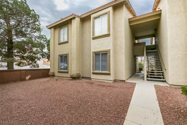 MLS: 2467961 Condo For Sale