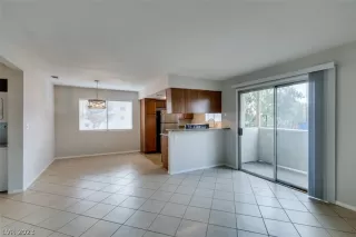 Photo #5: 2467961 Listing