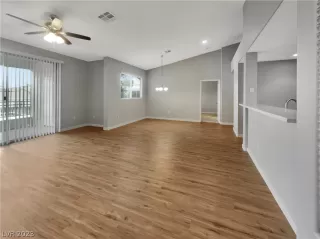 Photo #6: 2467988 Listing