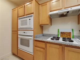 Photo #6: 2468015 Listing 