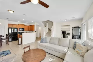 Photo #2: 2468032 Listing