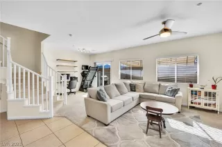 Photo #3: 2468032 Listing