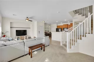 Photo #4: 2468032 Listing