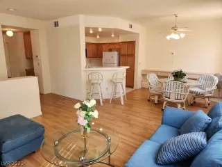 Photo #3: 2468052 Listing