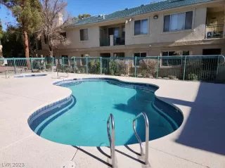 Photo #5: 2468052 Listing