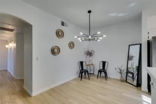 Photo #4: 2468079 Listing