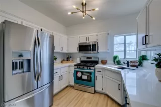 Photo #6: 2468079 Listing