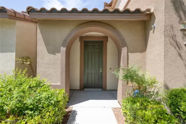 MLS: 2468103 Condo For Sale