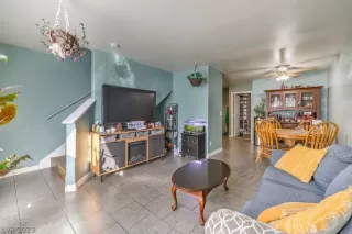 Photo #3: 2468164 Listing