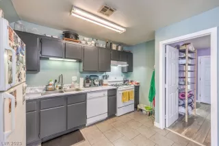 Photo #4: 2468164 Listing