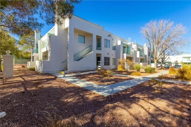 MLS: 2468213 Condo For Sale