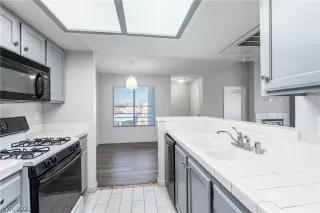 Photo #3: 2468213 Listing