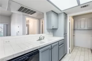 Photo #5: 2468213 Listing