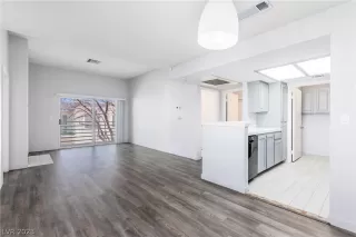 Photo #6: 2468213 Listing