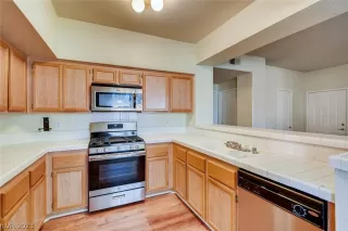 Photo #5: 2468237 Listing 