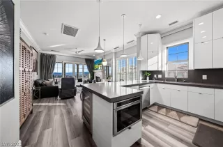 Photo #6: 2468247 Listing